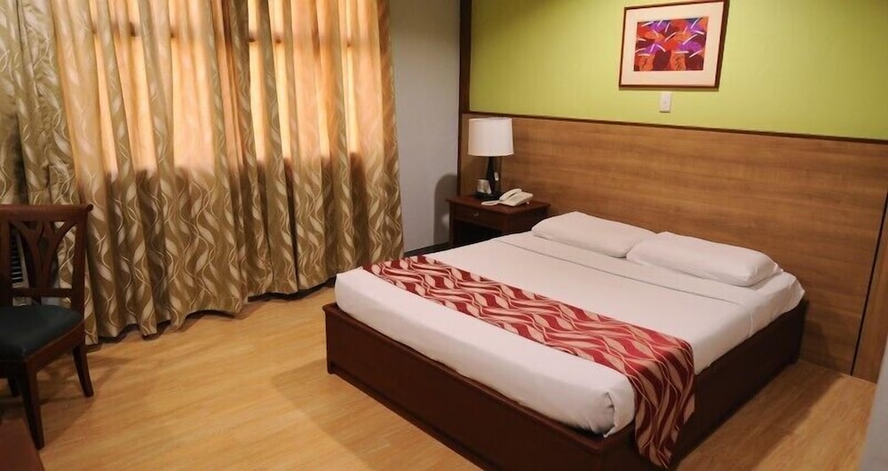 Regency Inn 24/36