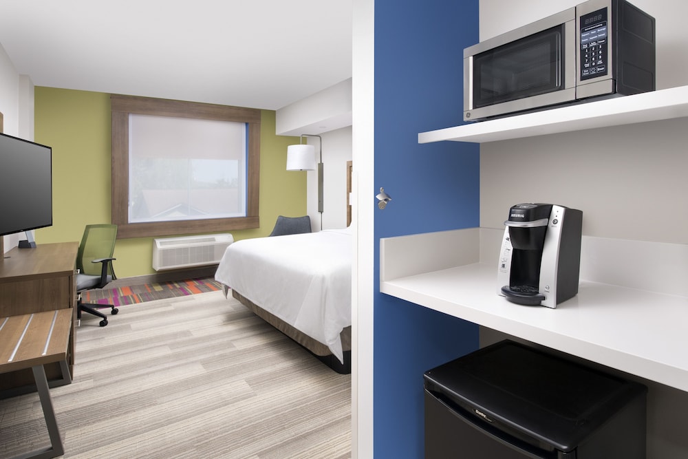 Holiday Inn Express Jacksonville Beach 15/45