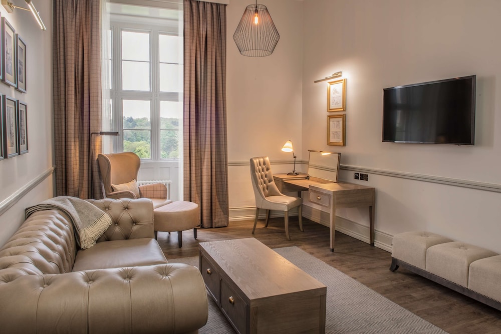 De Vere Latimer Estate 20/50