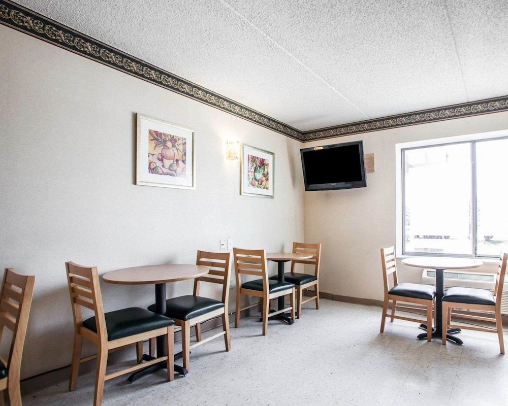 Rodeway Inn Suites 20/30