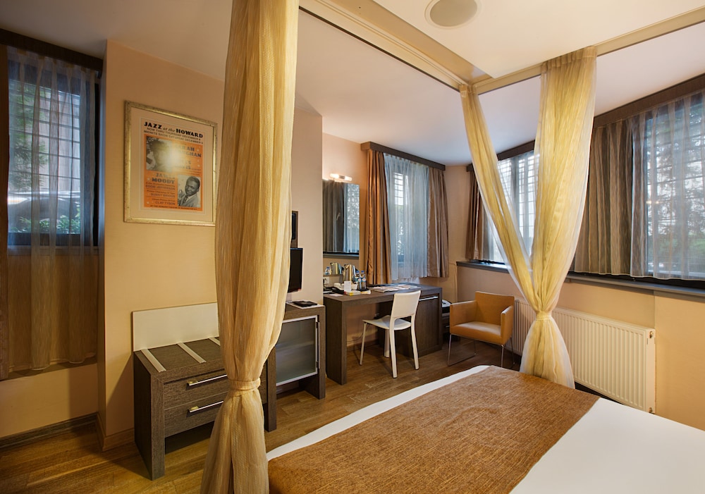 Jazz Hotel 54/70