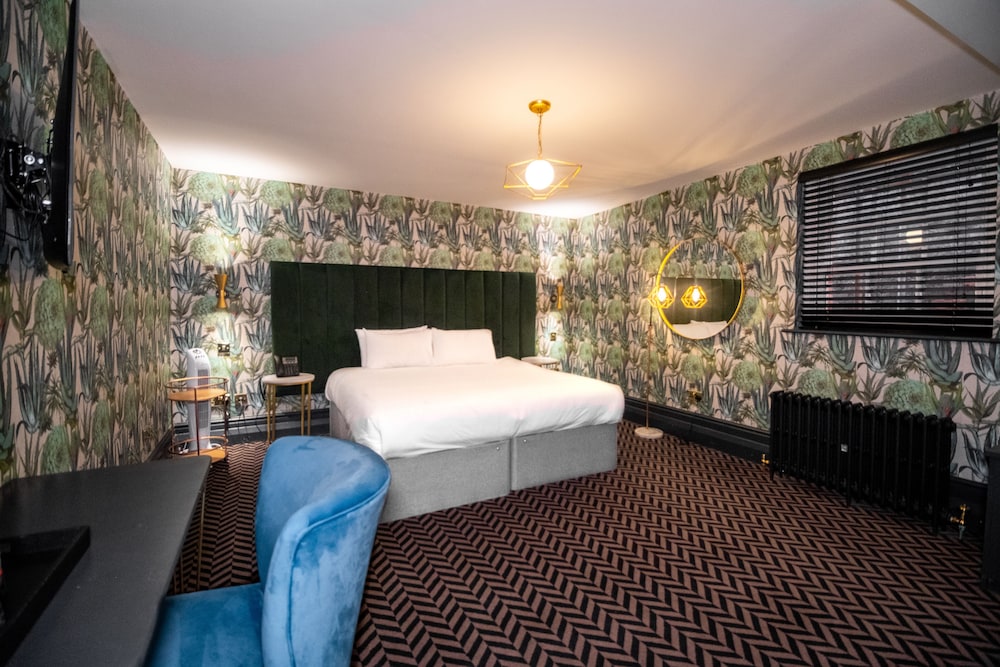 Lock & Key Hotel 21/69
