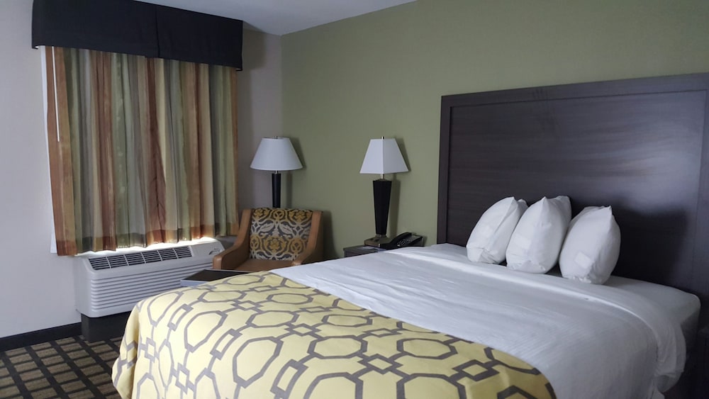 غرفة بسرير كوين لذوي الإعاقة، Baymont By Wyndham Clarksville 2/3