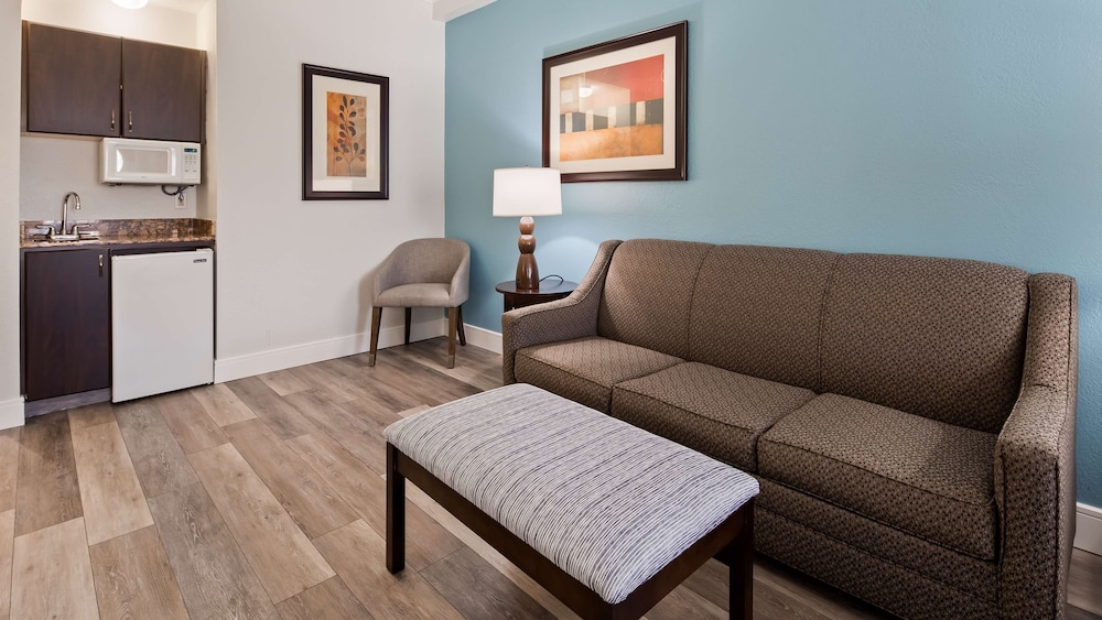 Best Western Plus Ambassador Suites Venice 25/40
