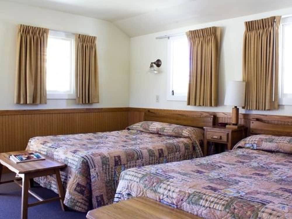 Lake Yellowstone Hotel And Cabins 13/46