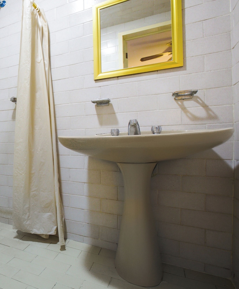 OYO Hotel Maria Teresa Inn 37/39