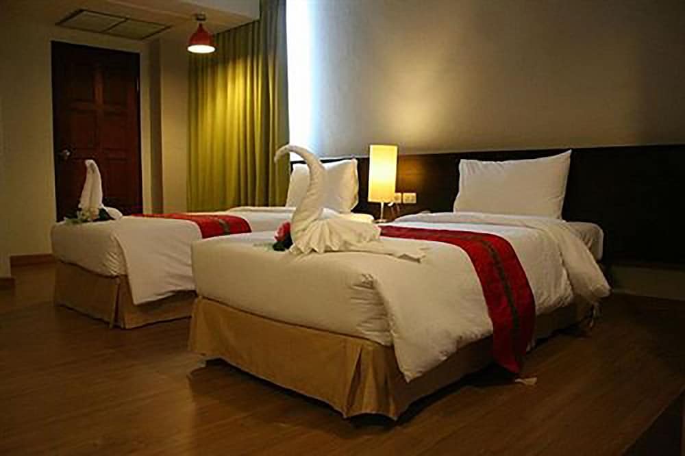 ALOHA HOTEL HAT YAI 27/66