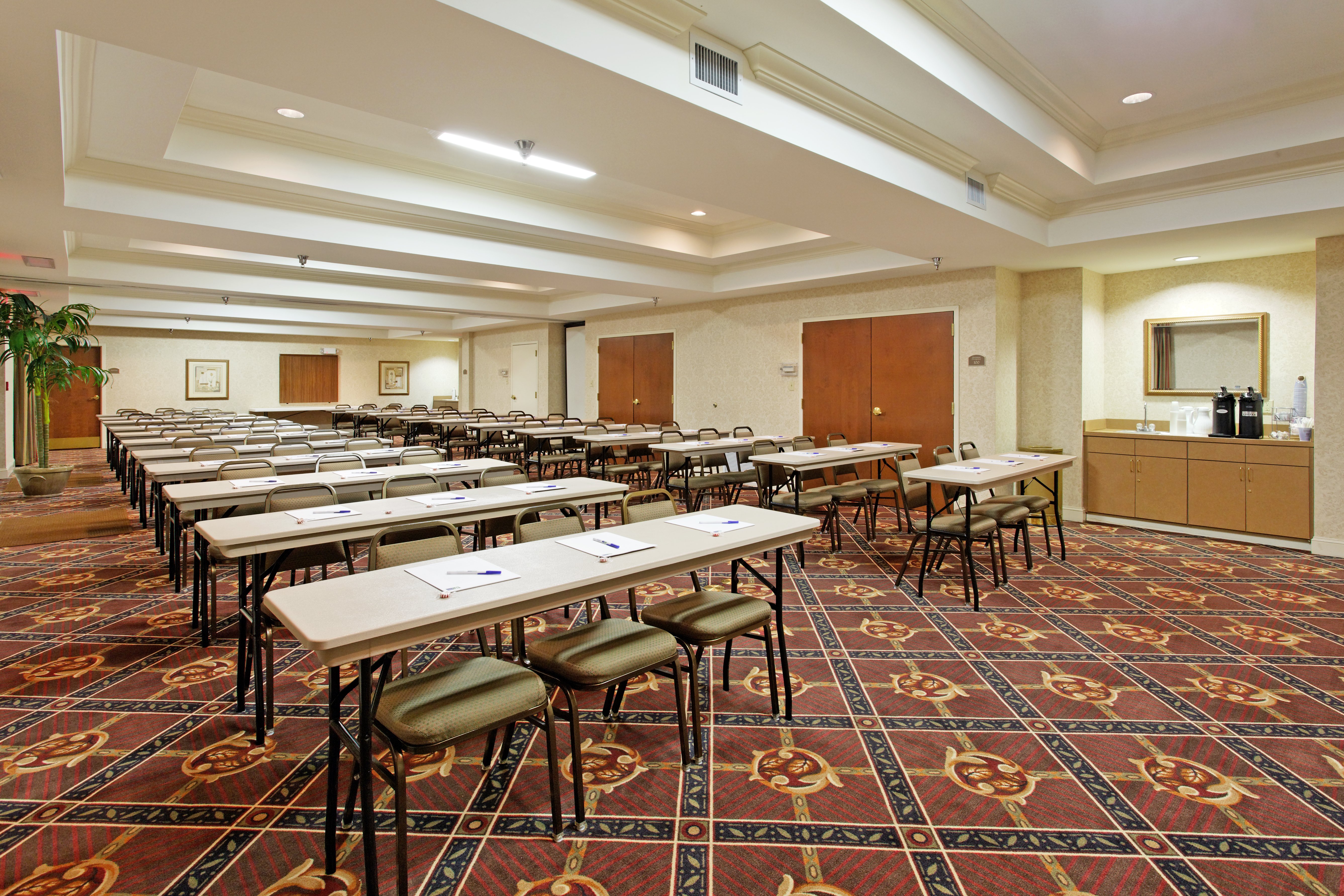 Holiday Inn Express Hotel Suites Cullman 36/38