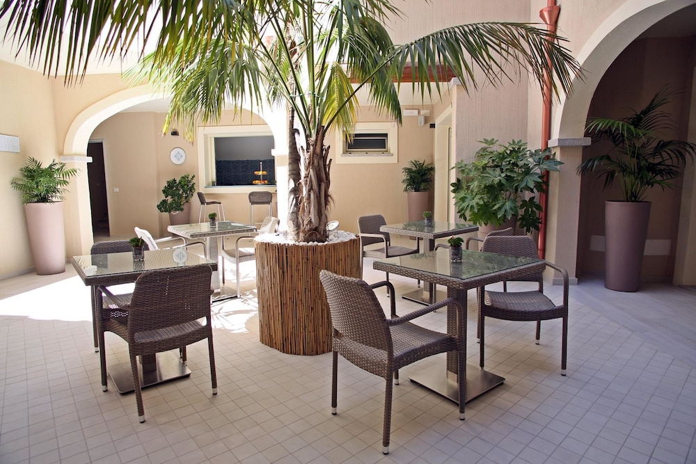 Regina Simius Hotel 35/50