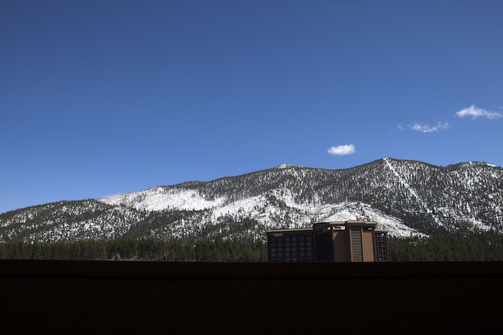 Golden Nugget Lake Tahoe Hotel & Casino 5/56