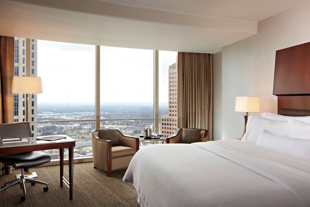 غرفة تقليدية بسرير كينج، The Westin Peachtree Plaza Atlanta 2/3