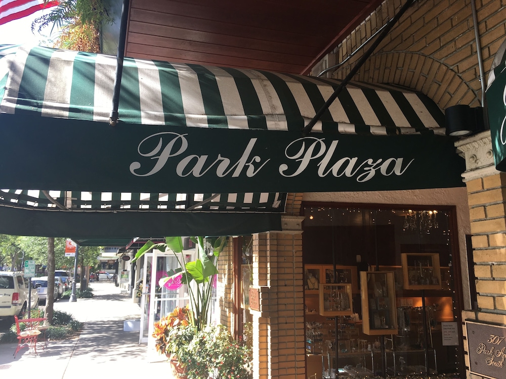 PARK PLAZA HOTEL 28/57