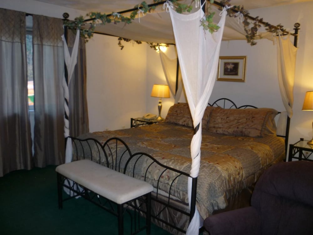 7 Gables Inn Suites 29/50
