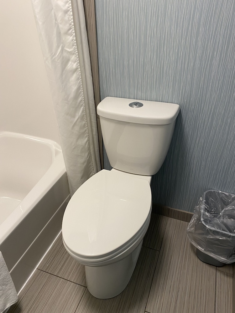 Ramada by Wyndham Medicine Hat 37/75