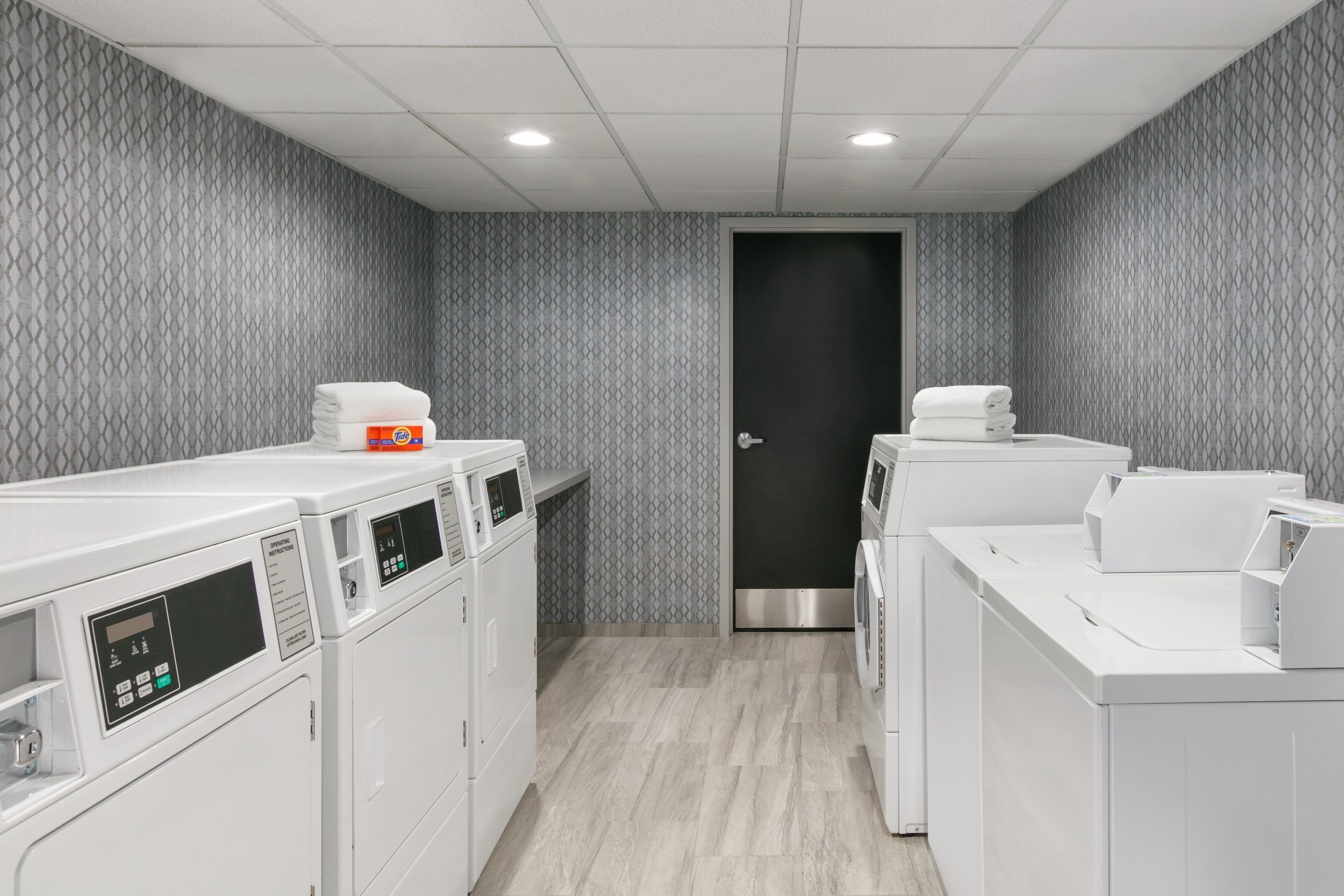 Holiday Inn Express Hotel And Suites Norfolk Airport 60/60