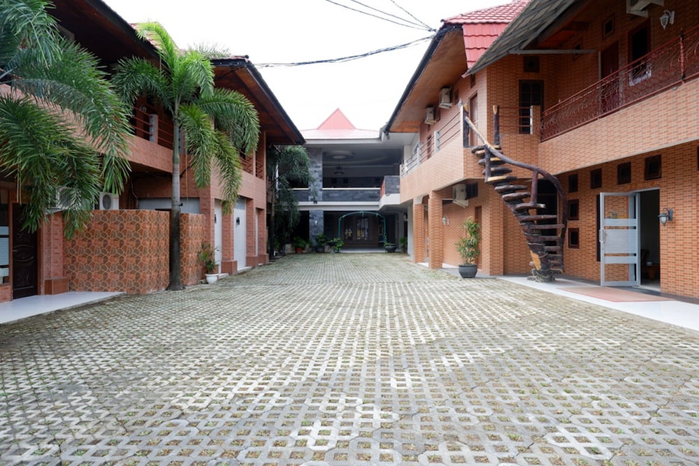 RedDoorz Plus @ Hotel Srikandi Kendari 45/50