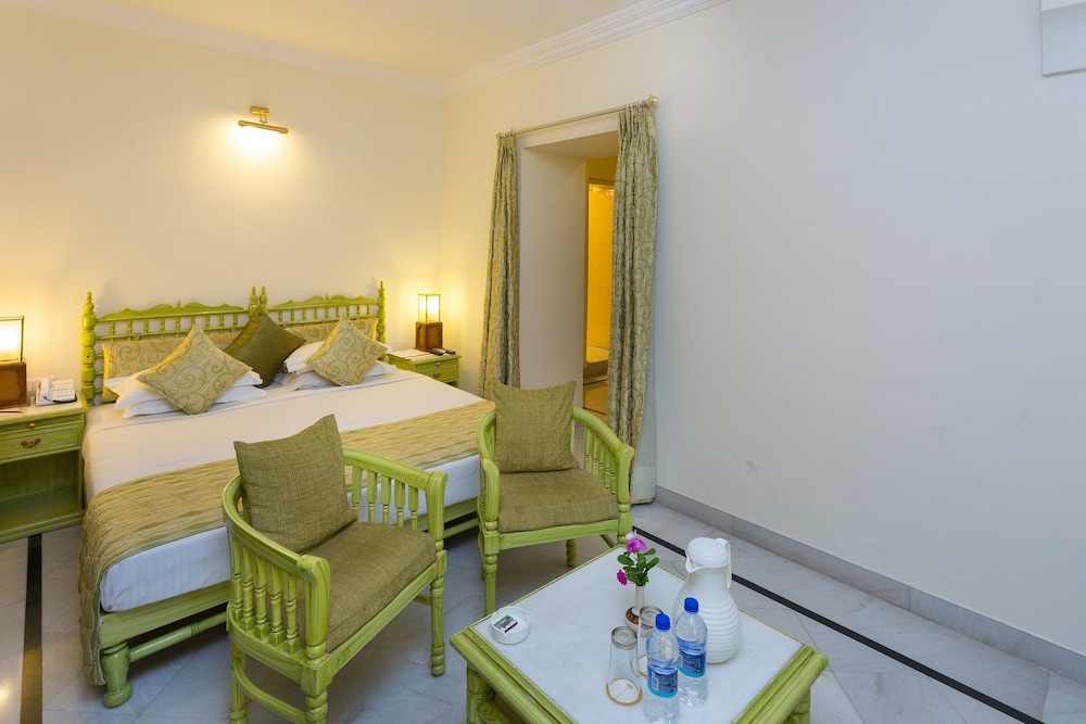 GARDEN HOTEL 20/48