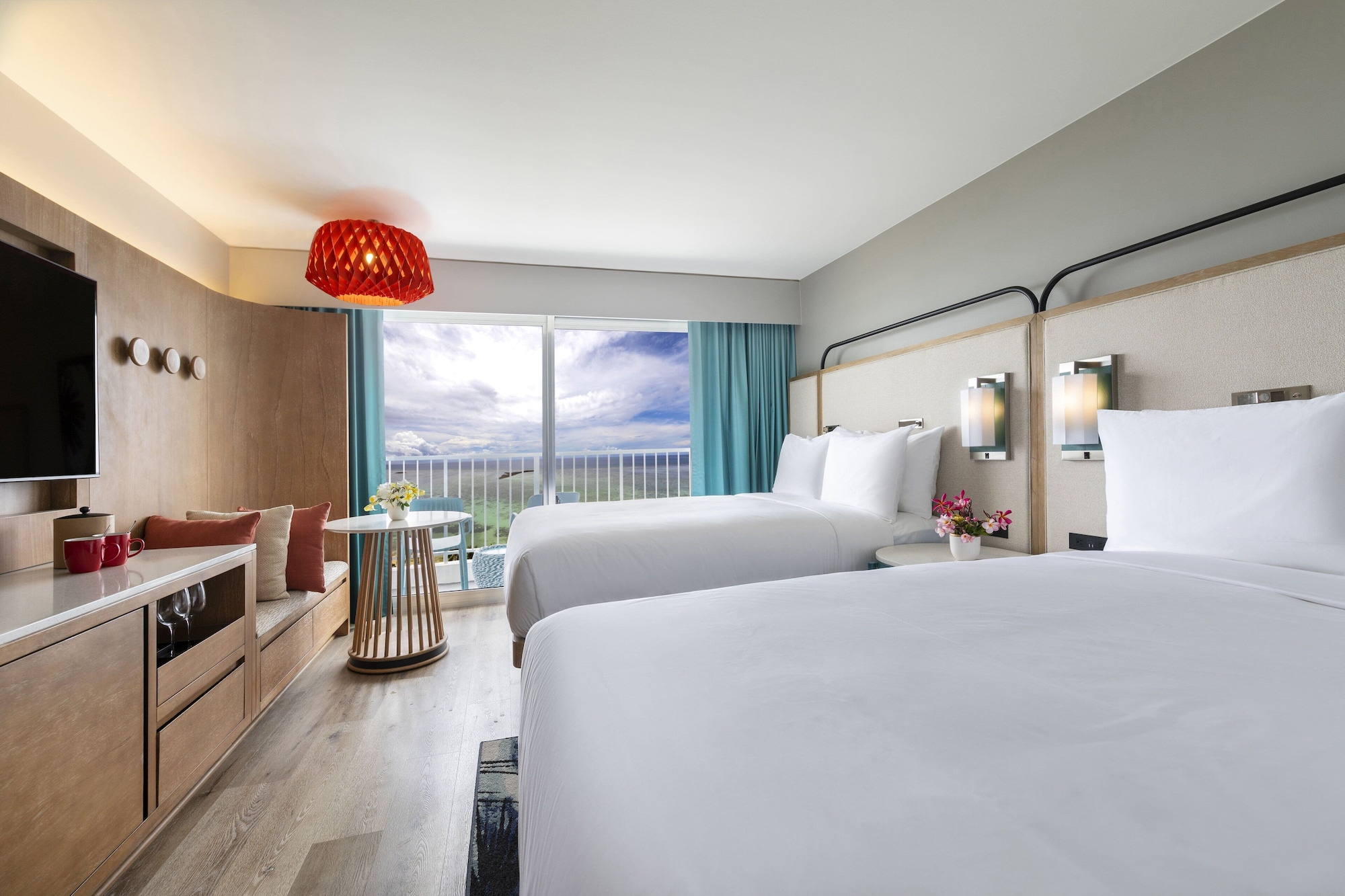 غرفة بريميوم بسريرين مزدوجين بإطلالة على البحر، Crowne Plaza Resort Guam 4/10
