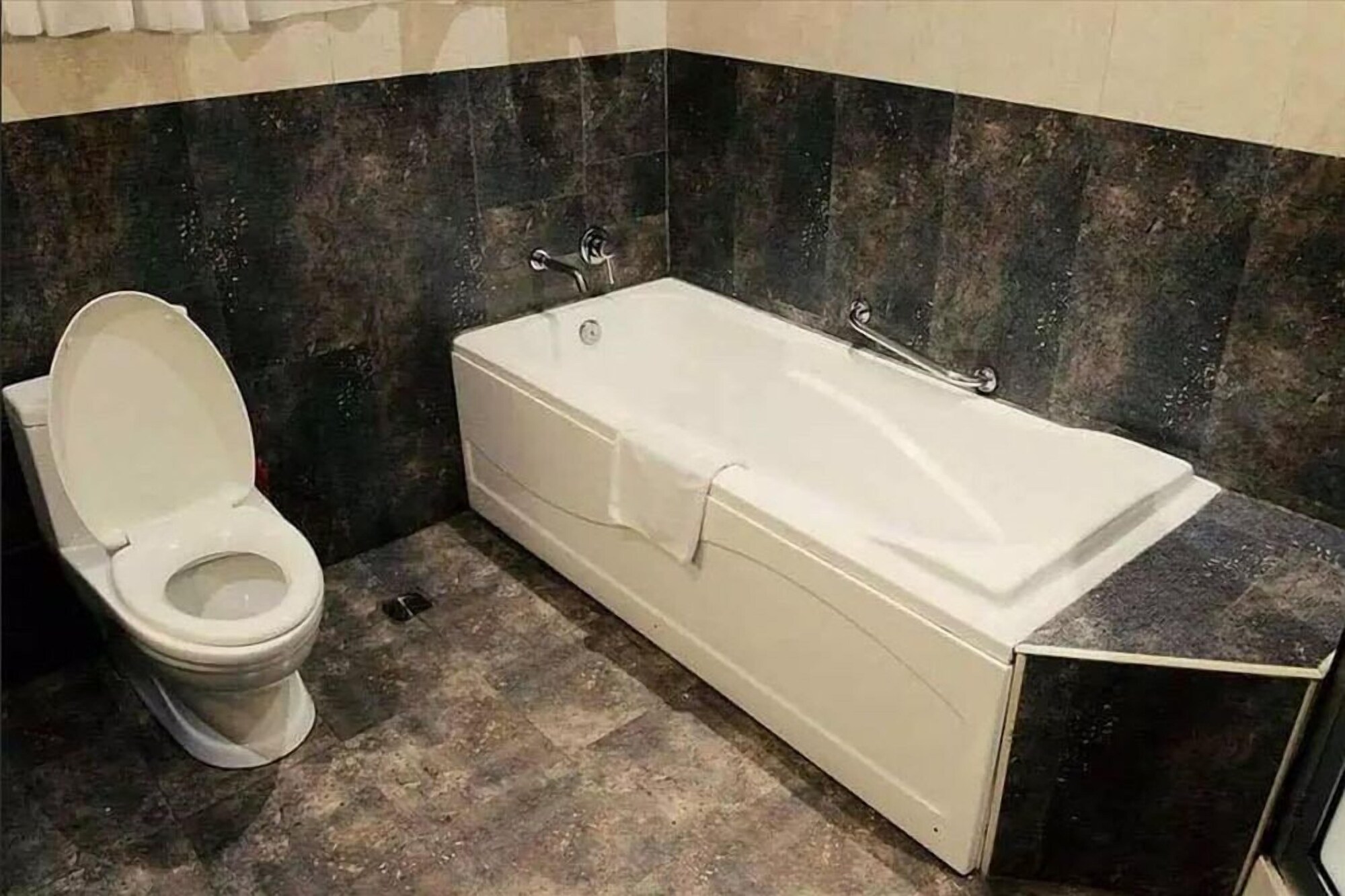 DELUXE, DOUBLE BED