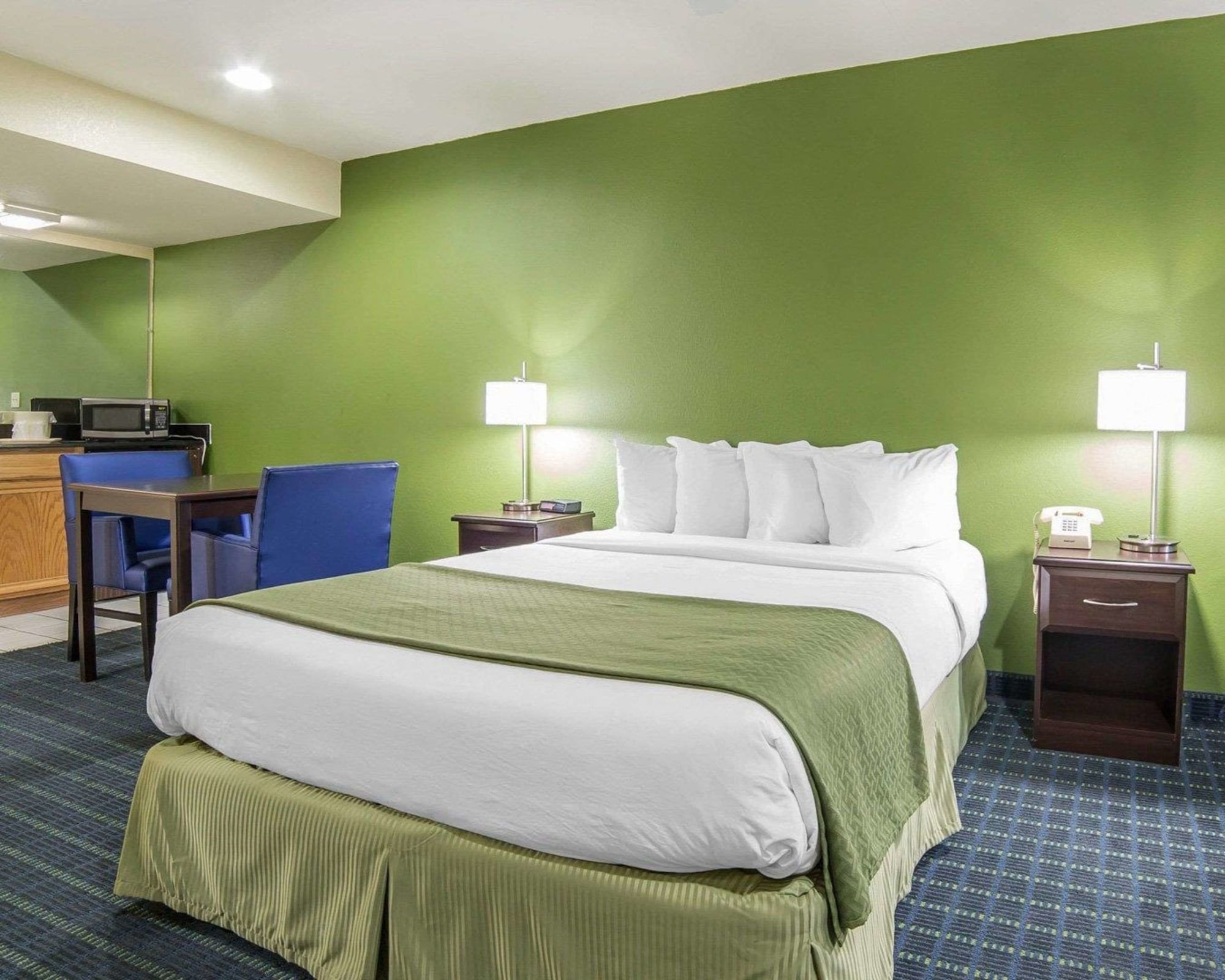 Standard, 2 Queen Beds, Quality Inn Needles, CA 2/6
