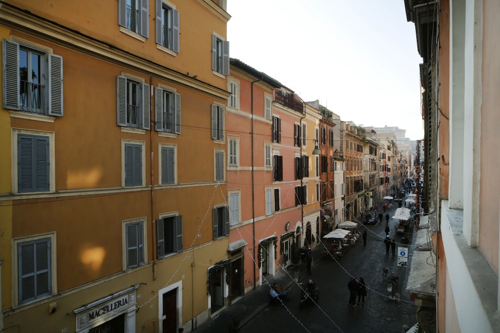 BORGO PIO SUITES INN 64/70