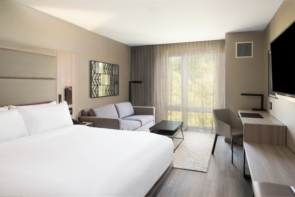 Room, King Bed, Sofa