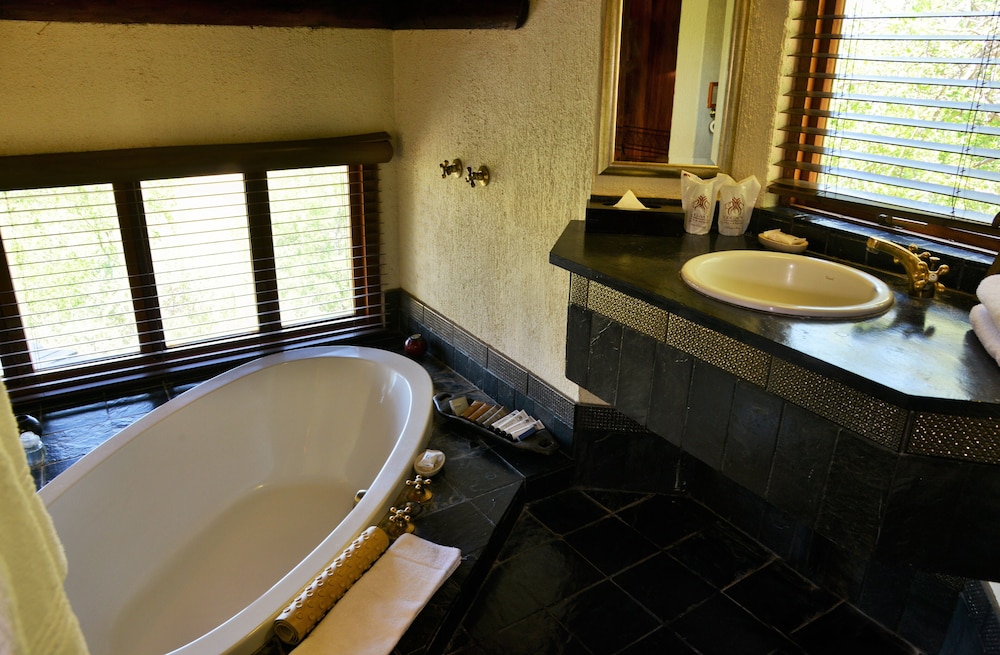 TSHUKUDU BUSH LODGE 47/49