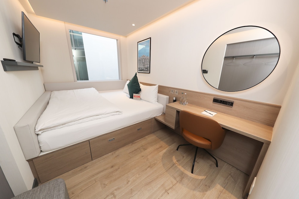 COZY, KING BED