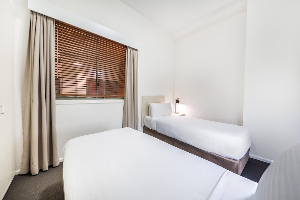 1 Bedroom, Queen Bed, City Skyline View، Oaks Sydney Goldsbrough Suites 5/10