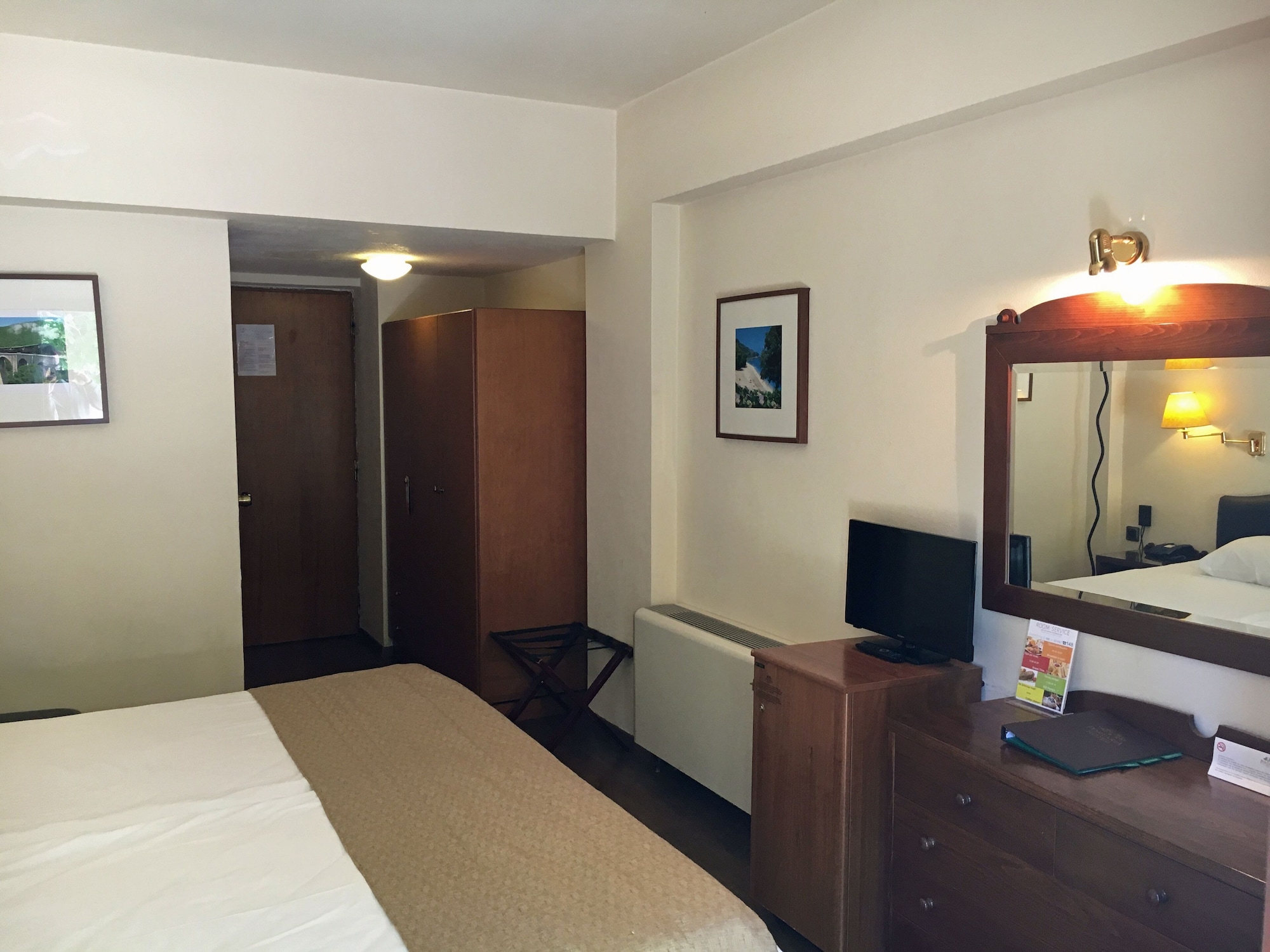 Classic, Twin Beds, Back Side