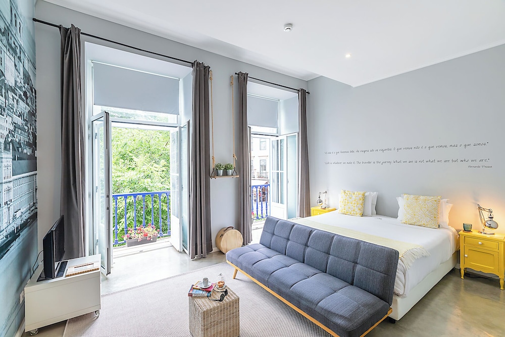 SUITE, CITY VIEW