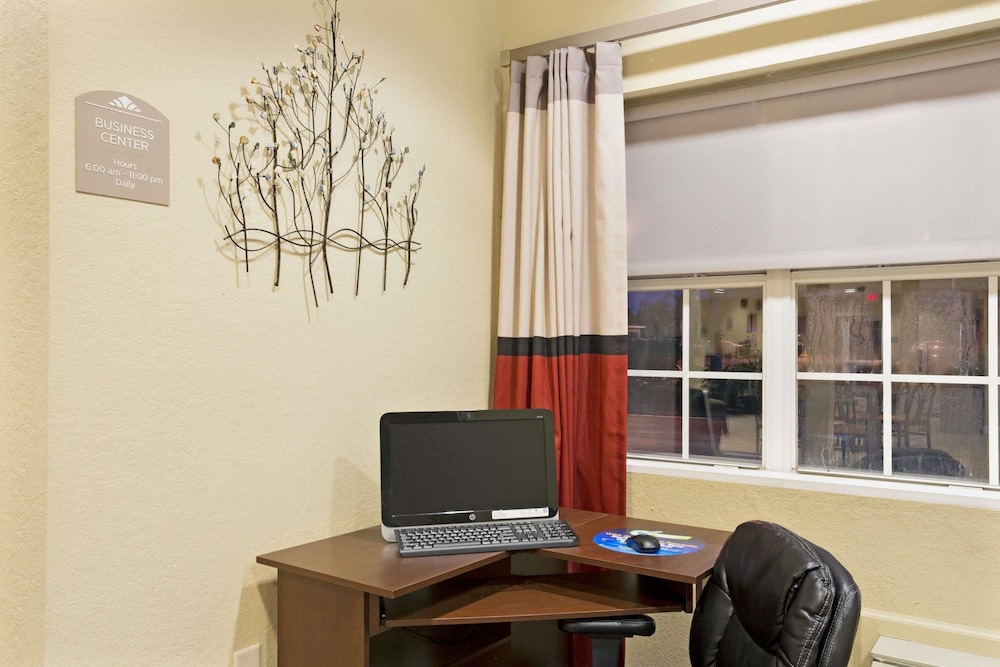 Microtel Inn & Suites By Wyndham Bushnell 19/24