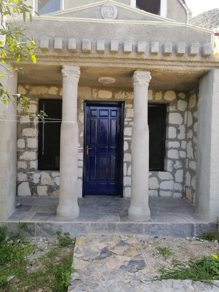 Heredot's House 3/50