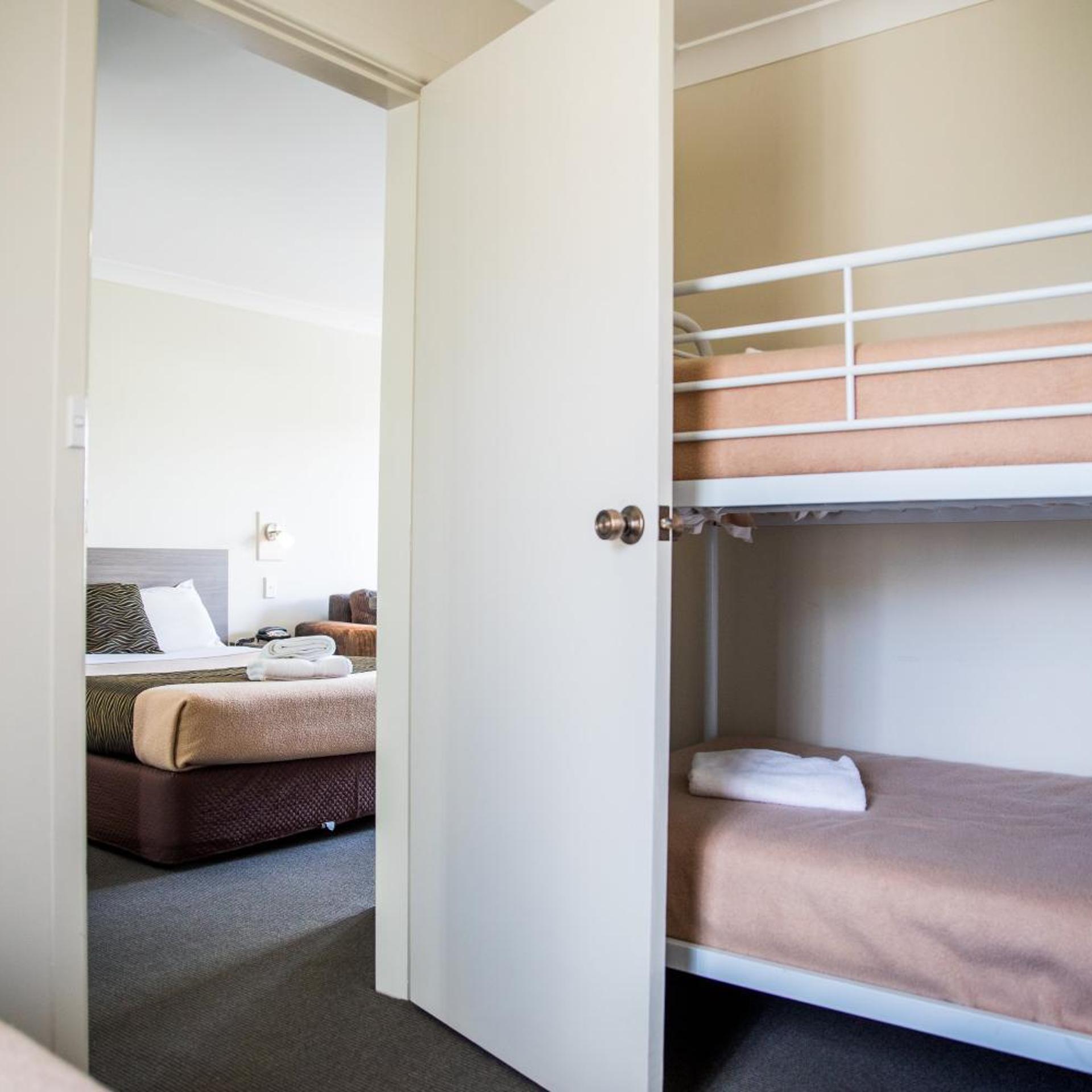 Lilac City Motor Inn 43/44