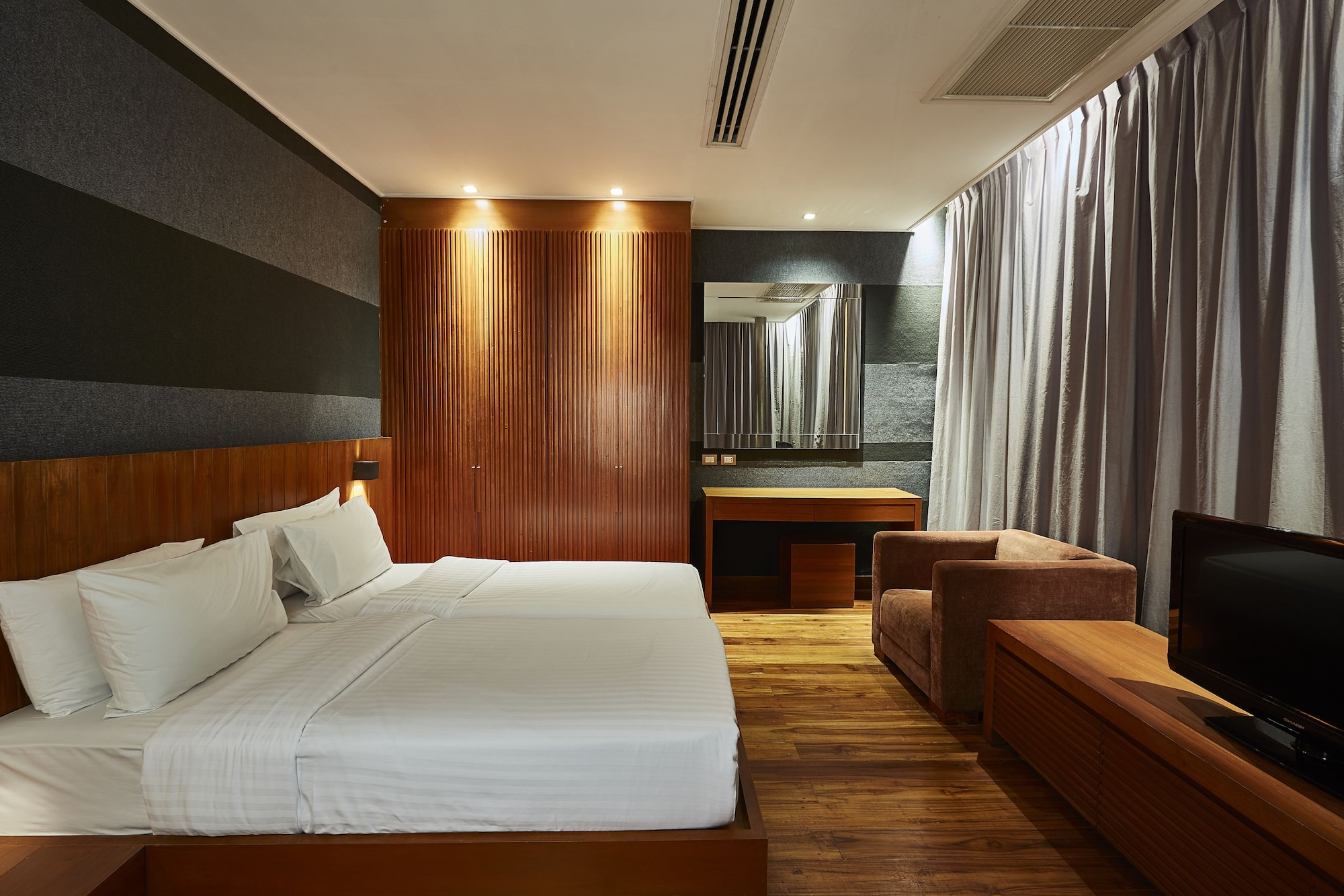2 Bedrooms, Suite, 2 King Beds, Balcony, Xl