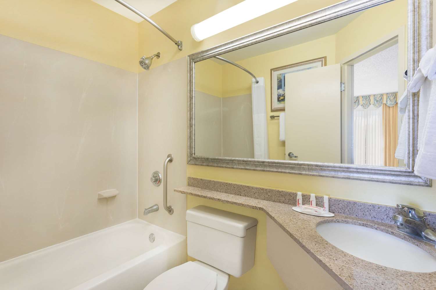 Baymont By Wyndham Savannah Midtown 7/9