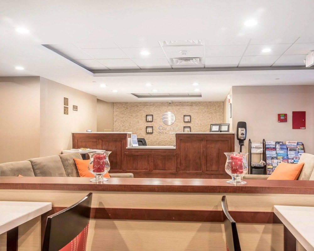 Comfort Inn & Suites Brattleboro I-91 4/47