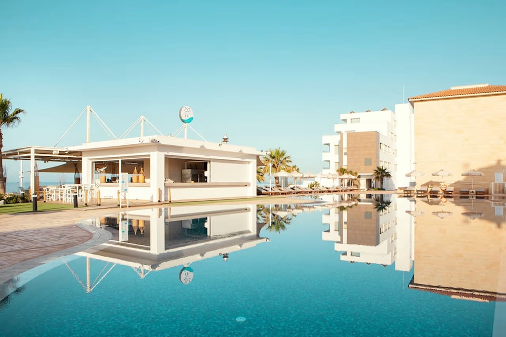 Piere Anne Beach Hotel 4/47