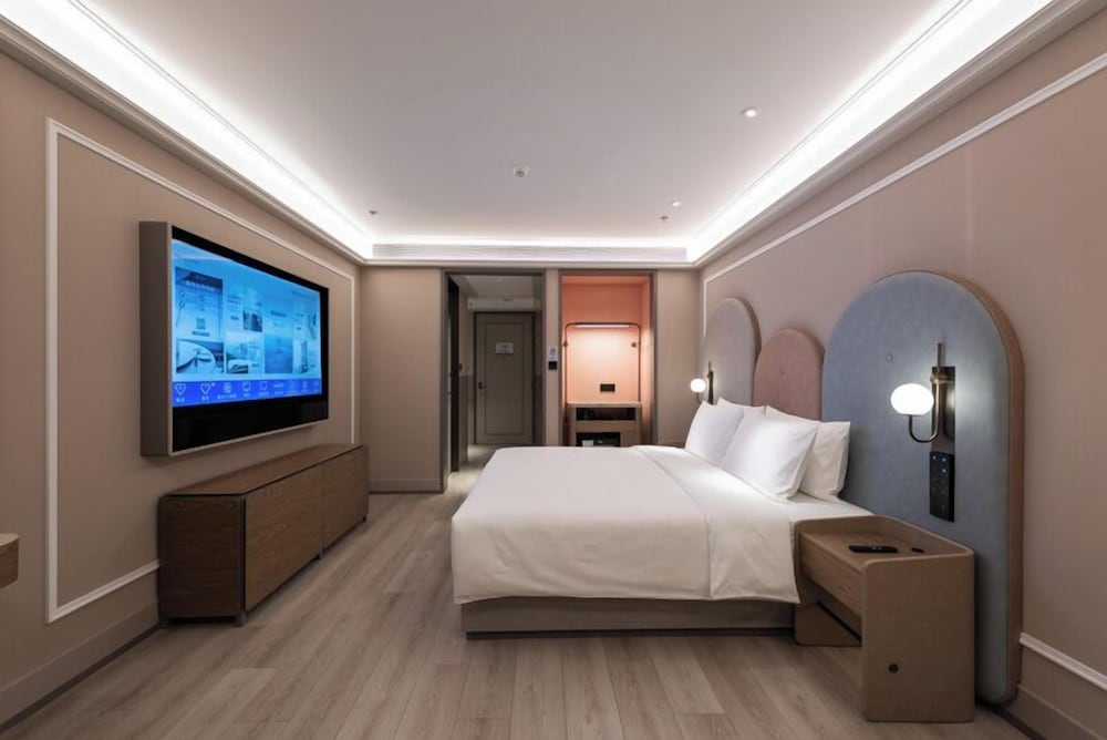 Mercure Nantong Suxitong Riverside 11/42