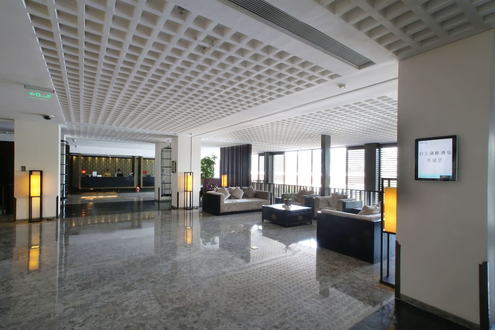 Baiyun Lakeside Hotel 36/50