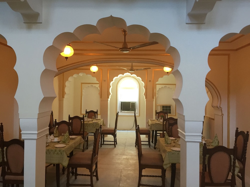 Hotel Saba Haveli 36/50