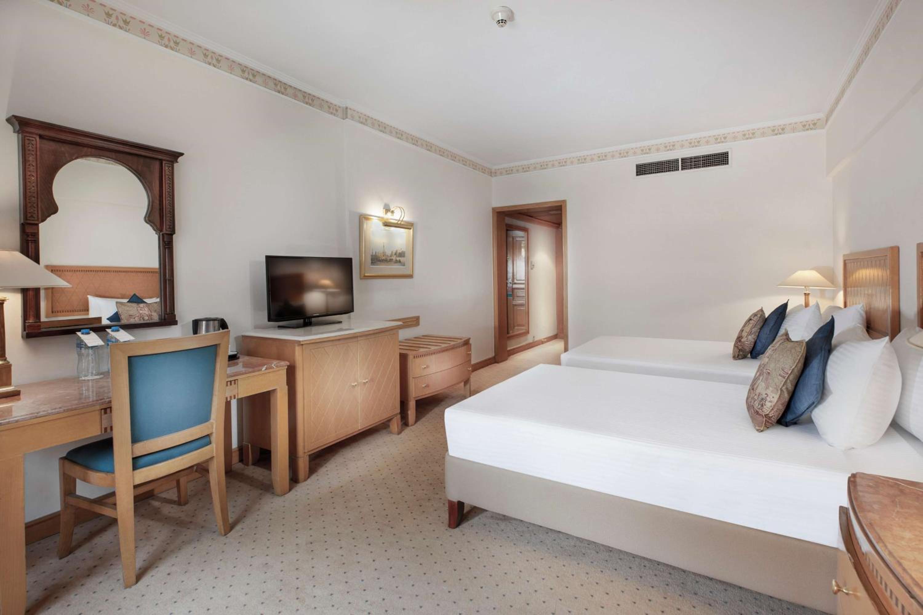 غرفة كلاسيكية بشرفة بإطلالة، Steigenberger Nile Palace 4/7