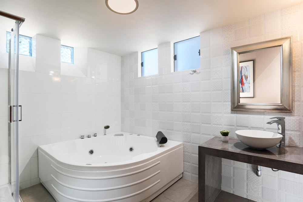 NATURA INN HOTEL 33/33