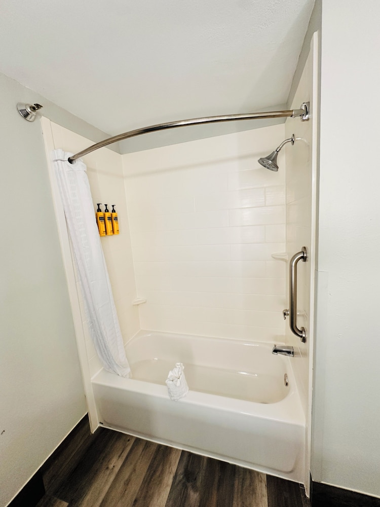 غرفة قياسية بسريرين كوين، Best Western Plus Omaha Airport Inn 7/7