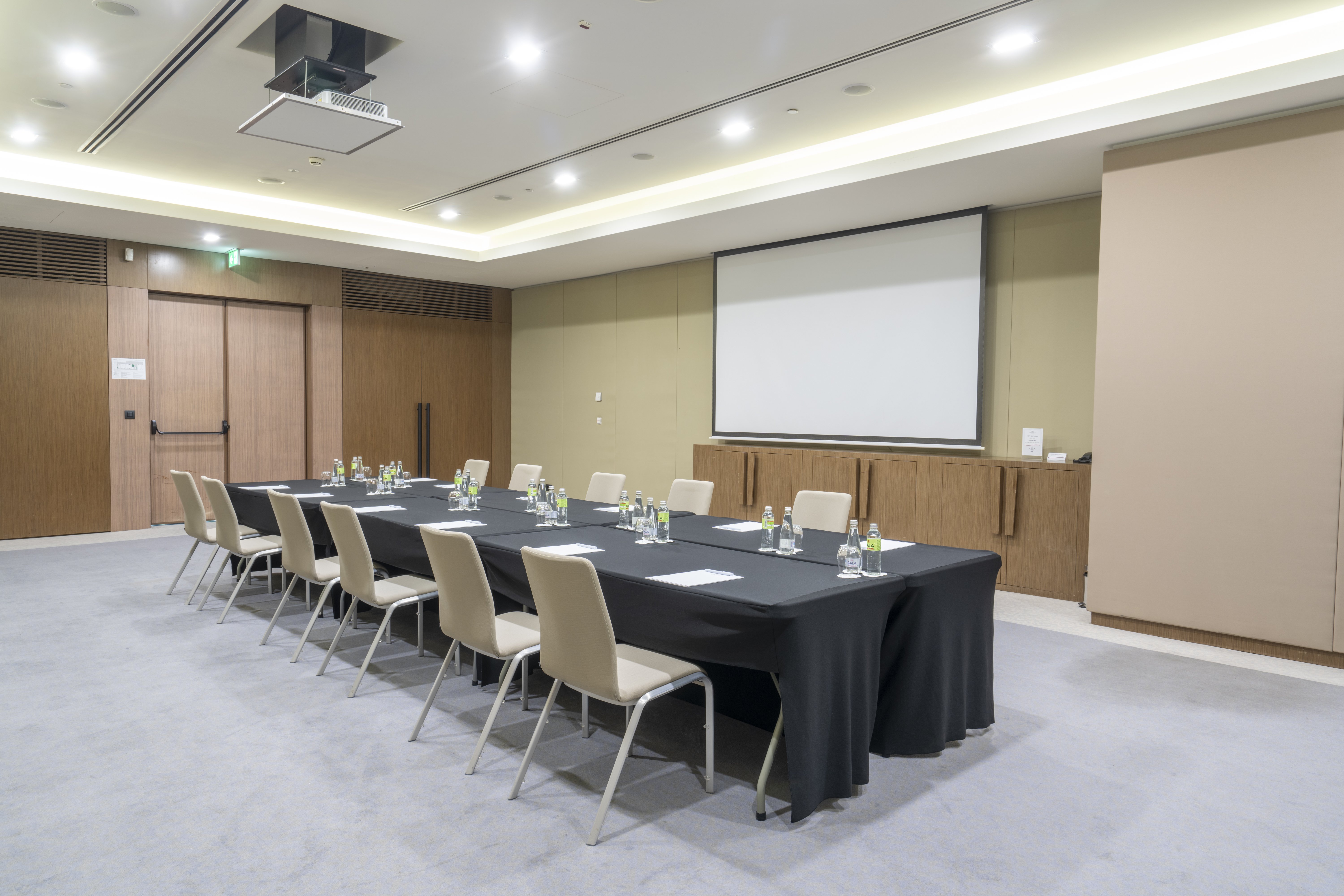 Crowne Plaza Belgrade 74/85