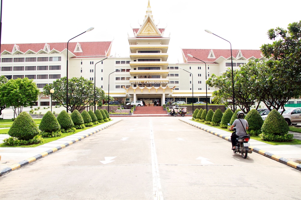 Cambodiana Hotel 44/50