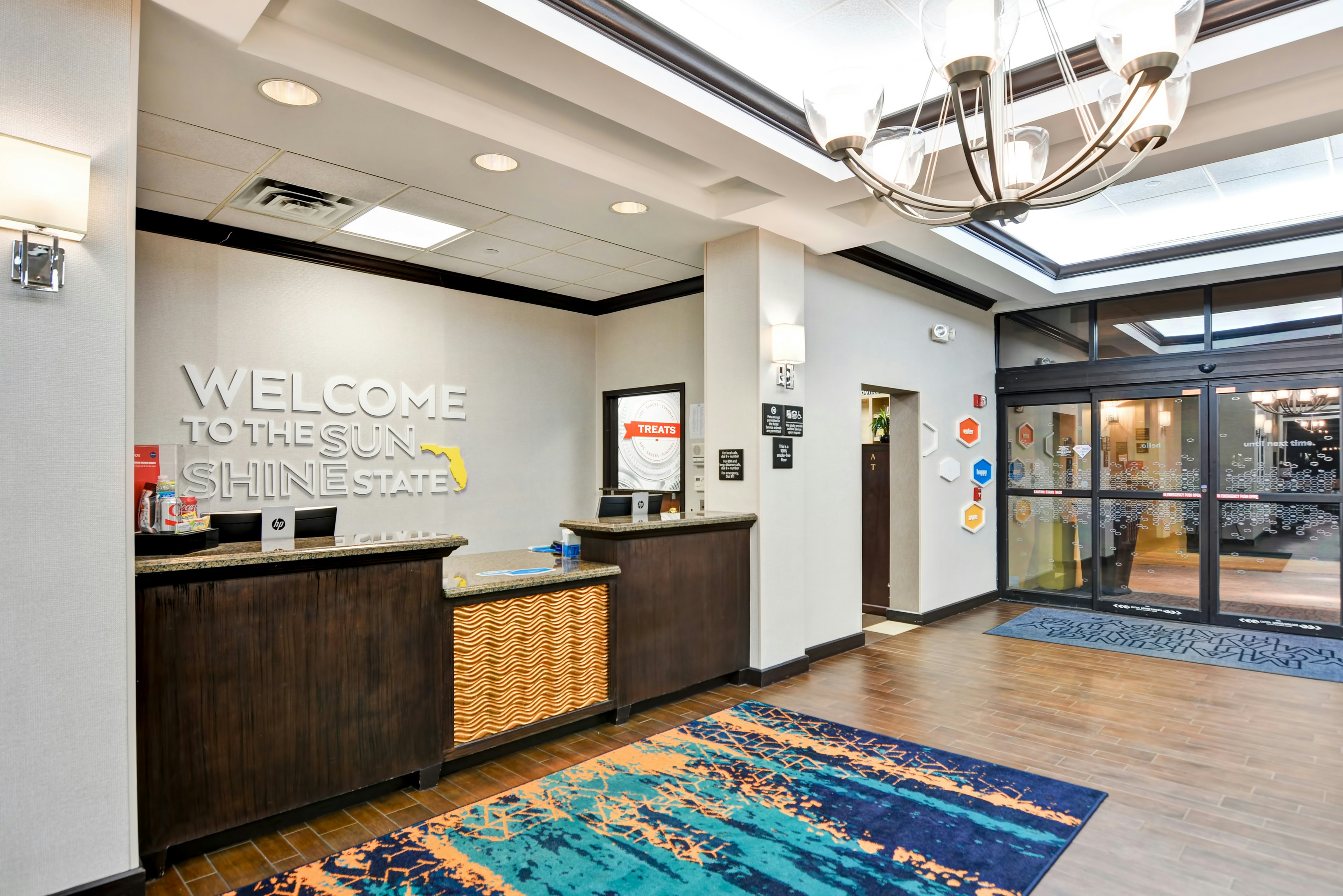 Lobby at HAMPTON INN AND SUITES BOYNTON BEACH, BOYNTON BEACH - FL