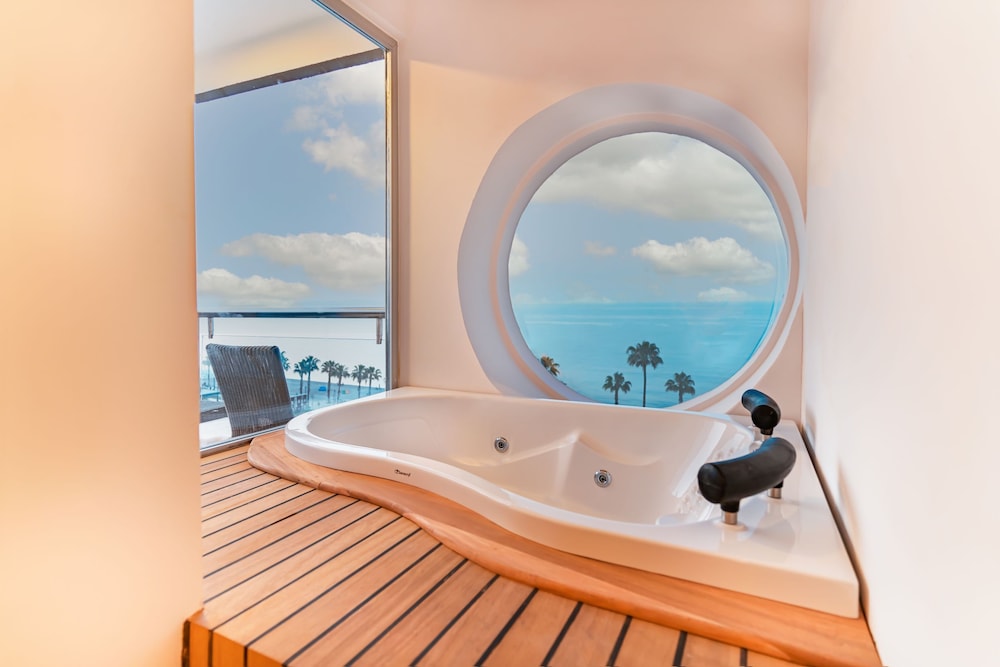 Pearly Hotel & Spa 24/45