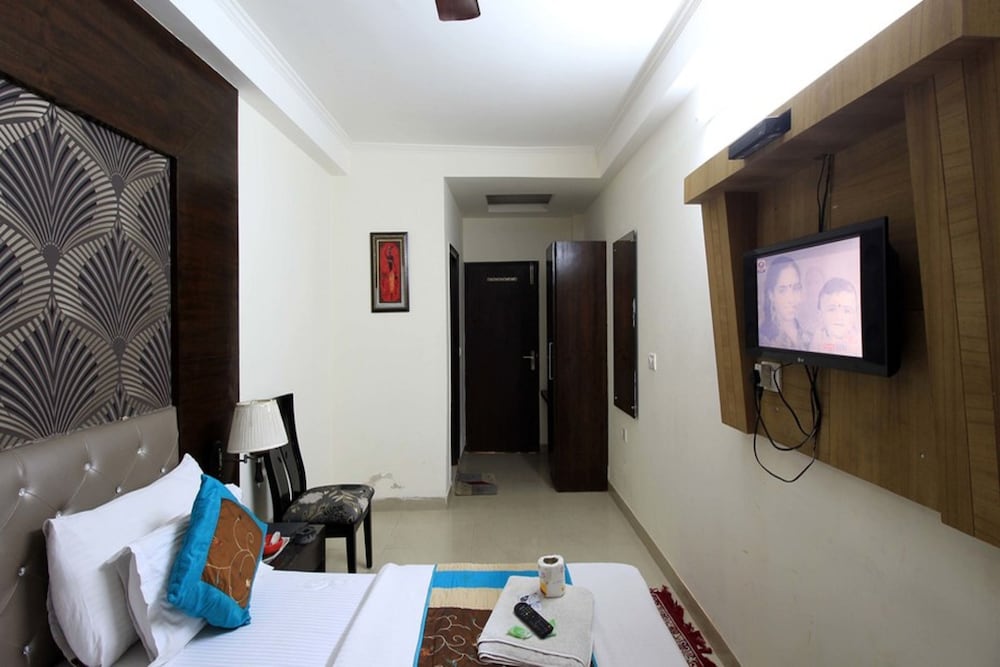 Check In Room RK Ashram 14/37
