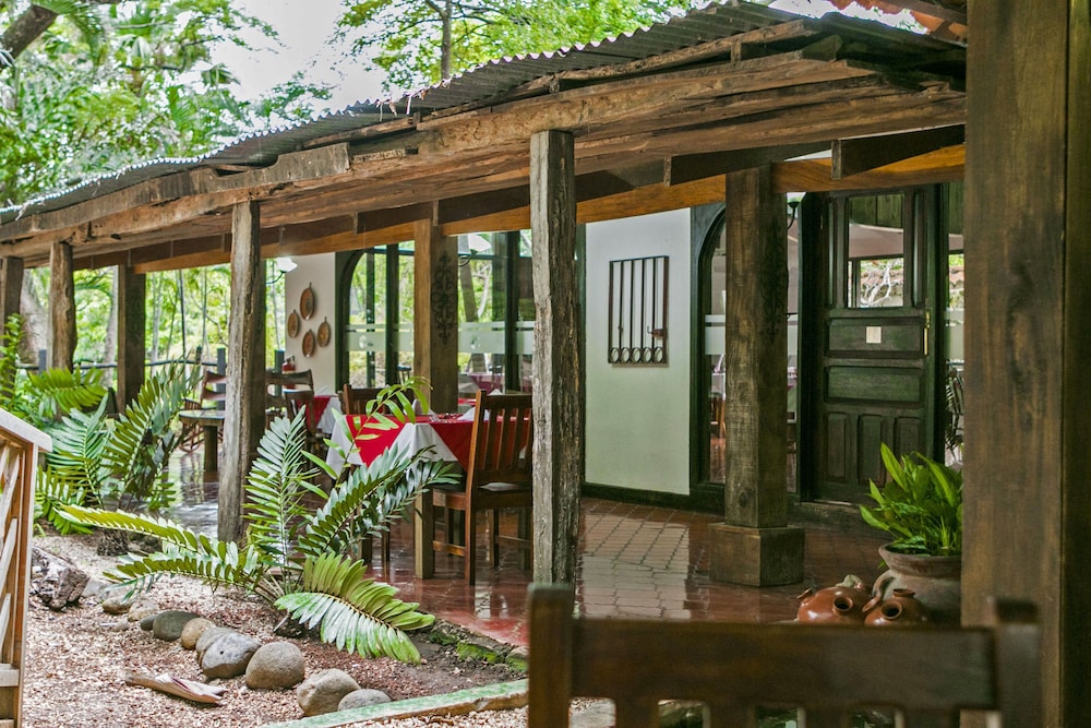 Hacienda La Pacifica 8/73